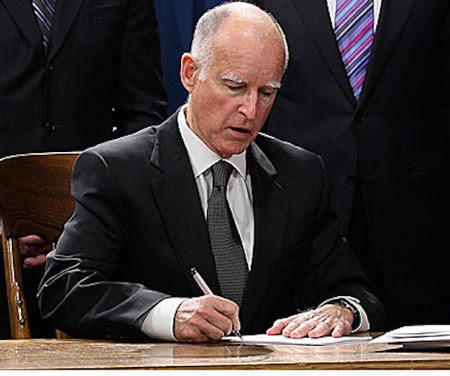Gov. Jerry Brown signs SB 1409 hemp legislation